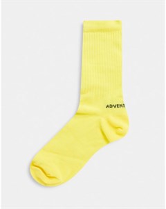 Желтые носки с надписью adventure time Asos design