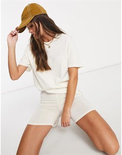 Комплект из футболки и облегающих шортов серовато бежевого цвета Femme luxe