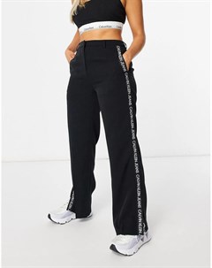 Черные широкие штаны с вертикальной полосой с логотипом от комплекта Calvin klein jeans