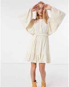Кремовое короткое приталенное платье с объемными рукавами Vero moda
