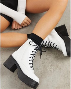 Белые ботинки с эффектом крокодиловой кожи на массивной подошве и шнуровке Koi footwear