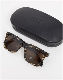 Солнцезащитные очки в массивной оправе с коричневыми полосками Hugo Boss