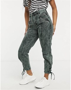 Зеленые джинсы в винтажном стиле с отделочными швами и эффектом кислотной стирки Blue revival