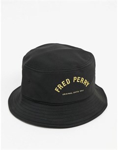 Черная панама с изогнутым принтом логотипа Fred perry
