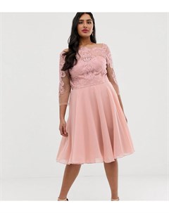 Розовое премиум платье миди с кружевным топом и шифоновой юбкой Chi chi london plus