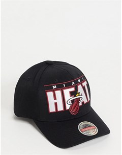 Черная кепка с линией вышивки красного цвета NBA Miami Heat Mitchell and ness