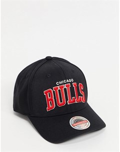 Черная бейсболка с красным вышитым логотипом команды NBA Chicago Bulls Mitchell and ness