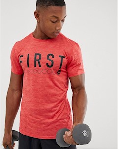 Красная футболка с логотипом FIRST First