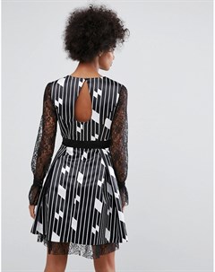 Короткое приталенное платье с расклешенными кружевными рукавами и абстрактным принтом Horrockses