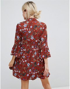 Короткое приталенное платье с цветочным вырезом и пуговицами Uttam boutique petite