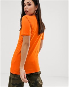Оранжевая футболка с принтом в стиле татуировки на груди New girl order