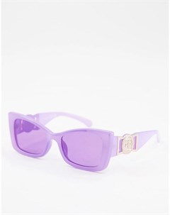 Широкие фиолетовые солнцезащитные очки кошачий глаз с декором в виде монеты на дужке River island