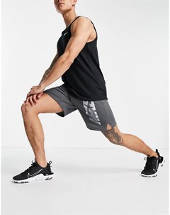 Серые хлопковые шорты из технологичной ткани Dri Fit Nike training
