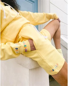 Желтые выбеленные трикотажные шорты с вышитым логотипом от комплекта Crooked tongues