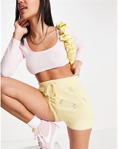 Пушистые шорты лимонного цвета с вышивкой от комплекта Missguided