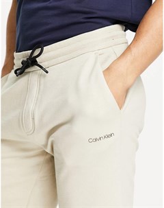 Трикотажные шорты выбеленного светло бежевого цвета с вышивкой маленького логотипа Calvin klein