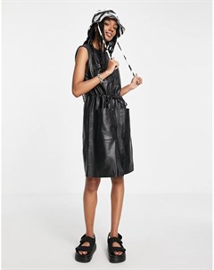 Черное кожаное платье в утилитарном стиле без рукавов Olivia Muubaa