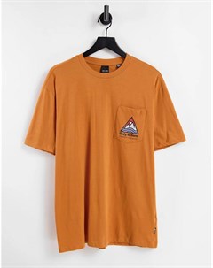 Oversized футболка охрово золотистого цвета с логотипом на кармане Only & sons