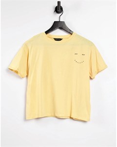 Светло желтая футболка с надписью just keep smiling New look