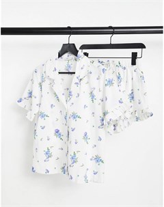 Пижама из ткани с добавлением льна с рубашкой и шортами кремово голубого цвета с цветочным принтом и Asos design