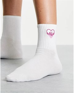 Белые носки с принтом сердца с пламенем из органического хлопка Lotta Monki
