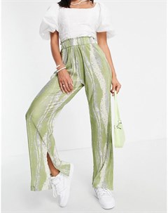 Зеленые расклешенные брюки из плиссированного материала с принтом тай дай Urban revivo