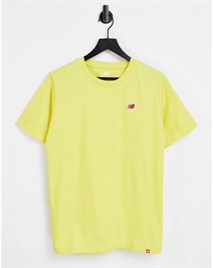 Желтая футболка с маленьким логотипом New balance