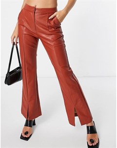 Укороченные расклешенные брюки красного цвета из искусственной кожи с разрезами спереди Ghospell