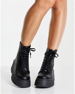 Черные массивные ботинки из искусственной кожи Adele Miss selfridge