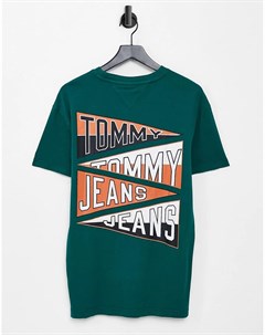 Зеленая футболка с логотипом флагом и принтом на спине в университетском стиле Tommy jeans
