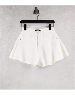 Белые джинсовые шорты в винтажном стиле с необработанным низом штанин Missguided