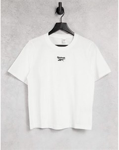 Белая укороченная футболка с маленьким логотипом по центру Reebok