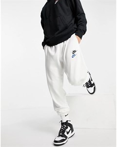 Белые джоггеры в стиле casual с манжетами и логотипами разных цветов Essential fleece Nike