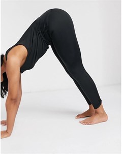 Черные укороченные леггинсы со сборками Nike Yoga Nike training
