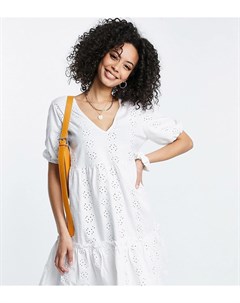Белое платье с присборенной юбкой с V образным вырезом вышивкой ришелье и объемными рукавами ASOS DE Asos tall