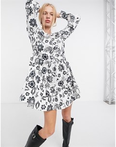 Ярусное свободное платье мини с завязкой на горловине и черно белым цветочным принтом Glamorous