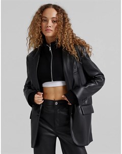 Черный oversized блейзер из искусственной кожи Bershka