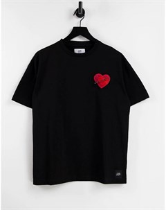 Черная oversized футболка с вышитой накладкой в виде сердца Sixth june