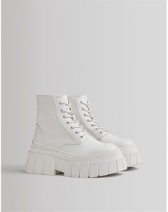 Белые массивные байкерские ботинки на шнуровке Bershka
