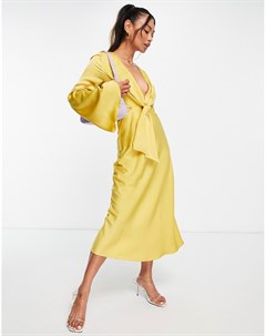 Атласное платье миди с расклешенными рукавами и вырезом сбоку желтого цвета Asos design