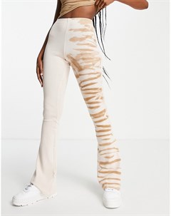 Бежевые брюки клеш с комбинированным зебровым принтом от комплекта Topshop