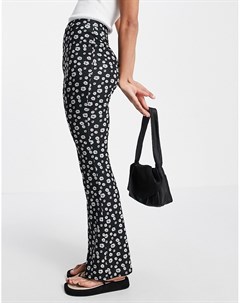 Расклешенные брюки черного цвета с цветочным принтом Asos design