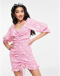 Розовое платье мини с цветочным принтом сборками и вырезом сердечком New look