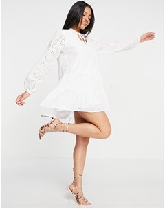 Белое платье трапециевидного кроя с вышивкой ришелье In the style