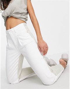 Белые брюки в винтажном стиле с контрастной бежевой отделкой Bershka