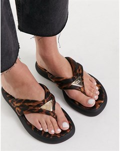 Коричневые набитые сандалии с перемычкой между пальцами и леопардовым принтом River island