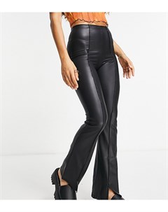 Черные расклешенные брюки из глянцевой искусственной кожи с разрезами спереди Petite Topshop