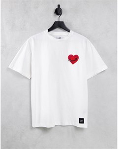 Белая oversized футболка с вышитой накладкой в виде сердца Sixth june