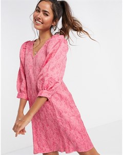 Розовое свободное фактурное платье мини с пышными рукавами Vero moda