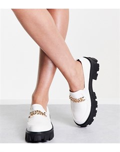 Белые туфли на плоской толстой подошве с эффектом крокодиловой кожи и золотистой цепочкой для широко Raid wide fit